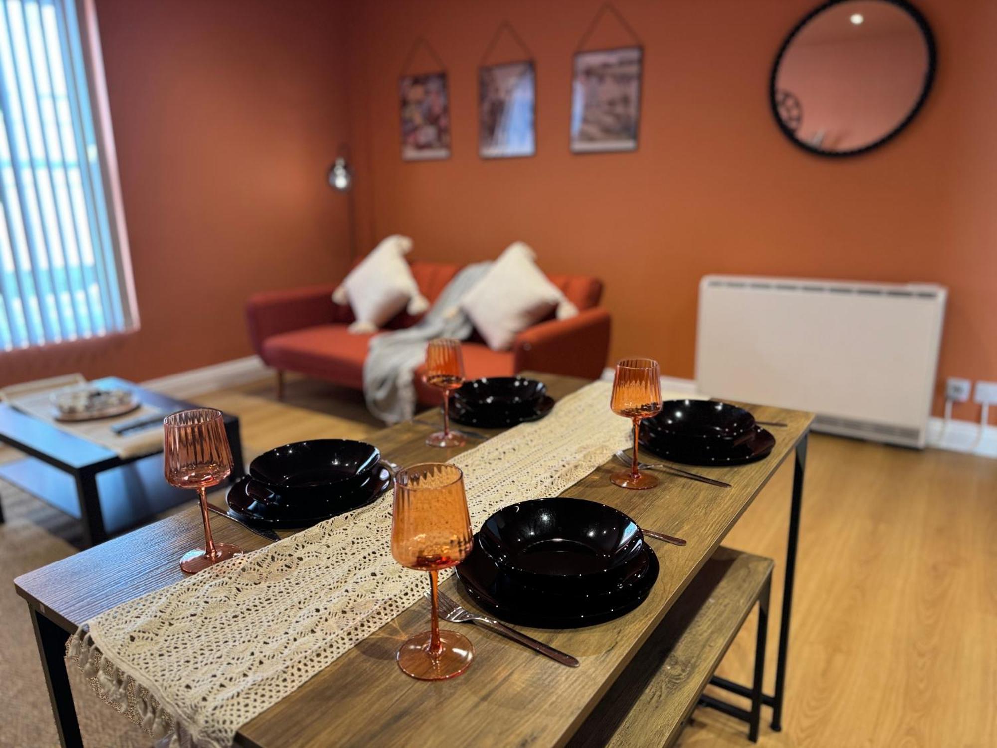 Group Bookings: Up To 30 Guests Across 5 Spacious Flats! Keyless Access Free Wifi & Parking バーミンガム エクステリア 写真