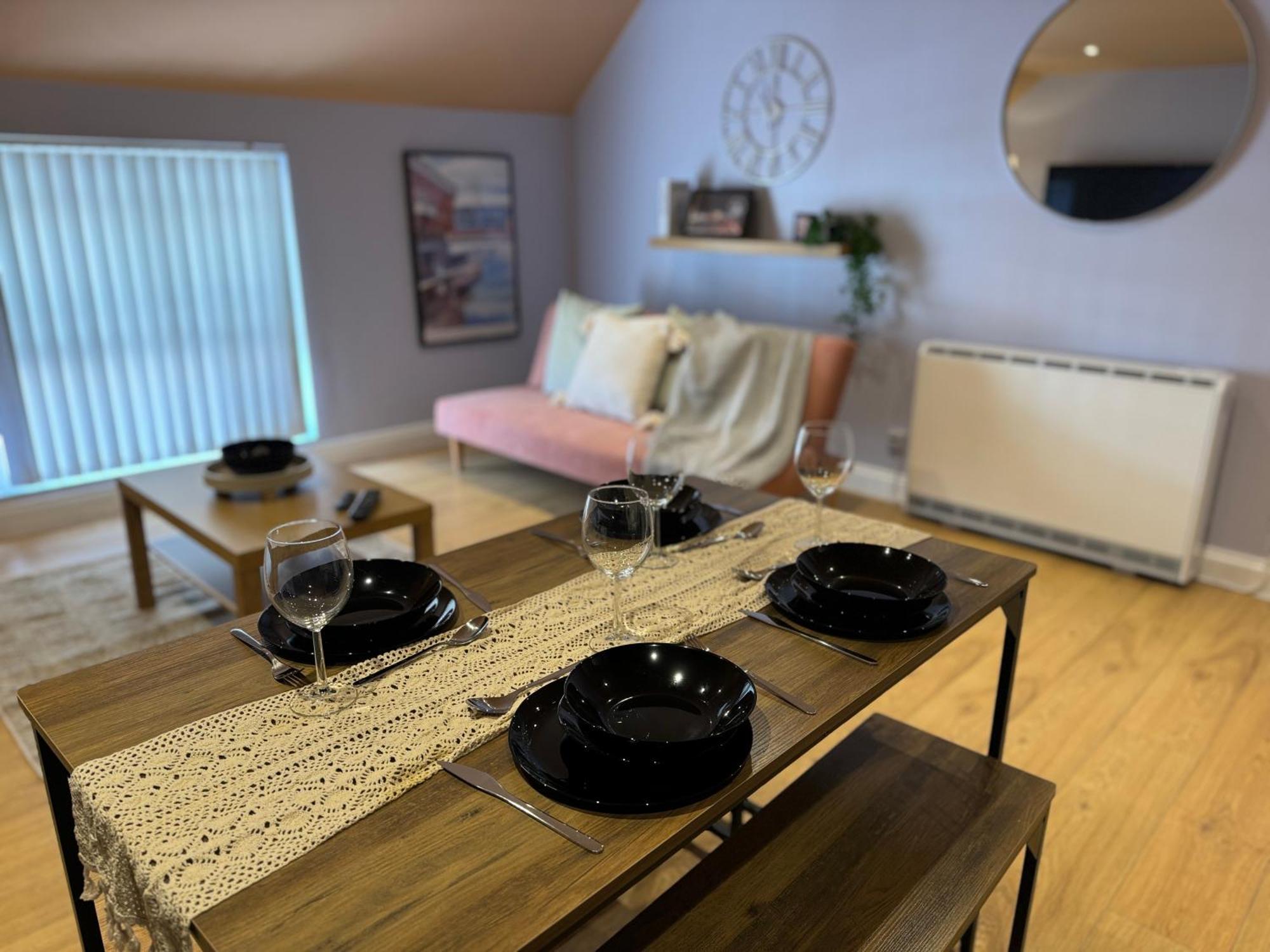 Group Bookings: Up To 30 Guests Across 5 Spacious Flats! Keyless Access Free Wifi & Parking バーミンガム エクステリア 写真