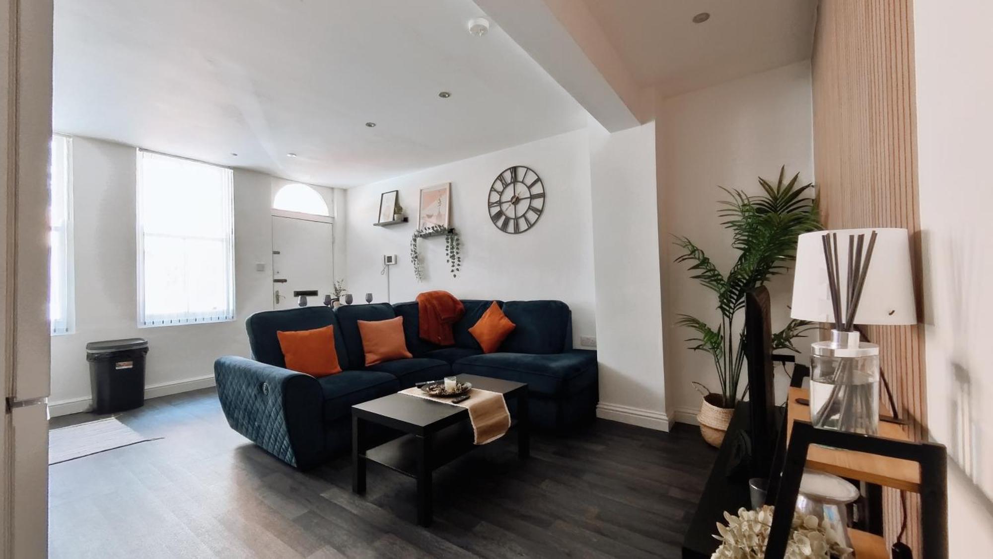 Group Bookings: Up To 30 Guests Across 5 Spacious Flats! Keyless Access Free Wifi & Parking バーミンガム エクステリア 写真