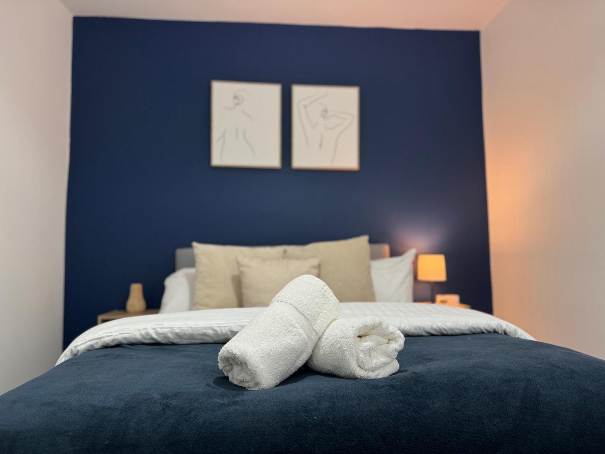 Group Bookings: Up To 30 Guests Across 5 Spacious Flats! Keyless Access Free Wifi & Parking バーミンガム エクステリア 写真