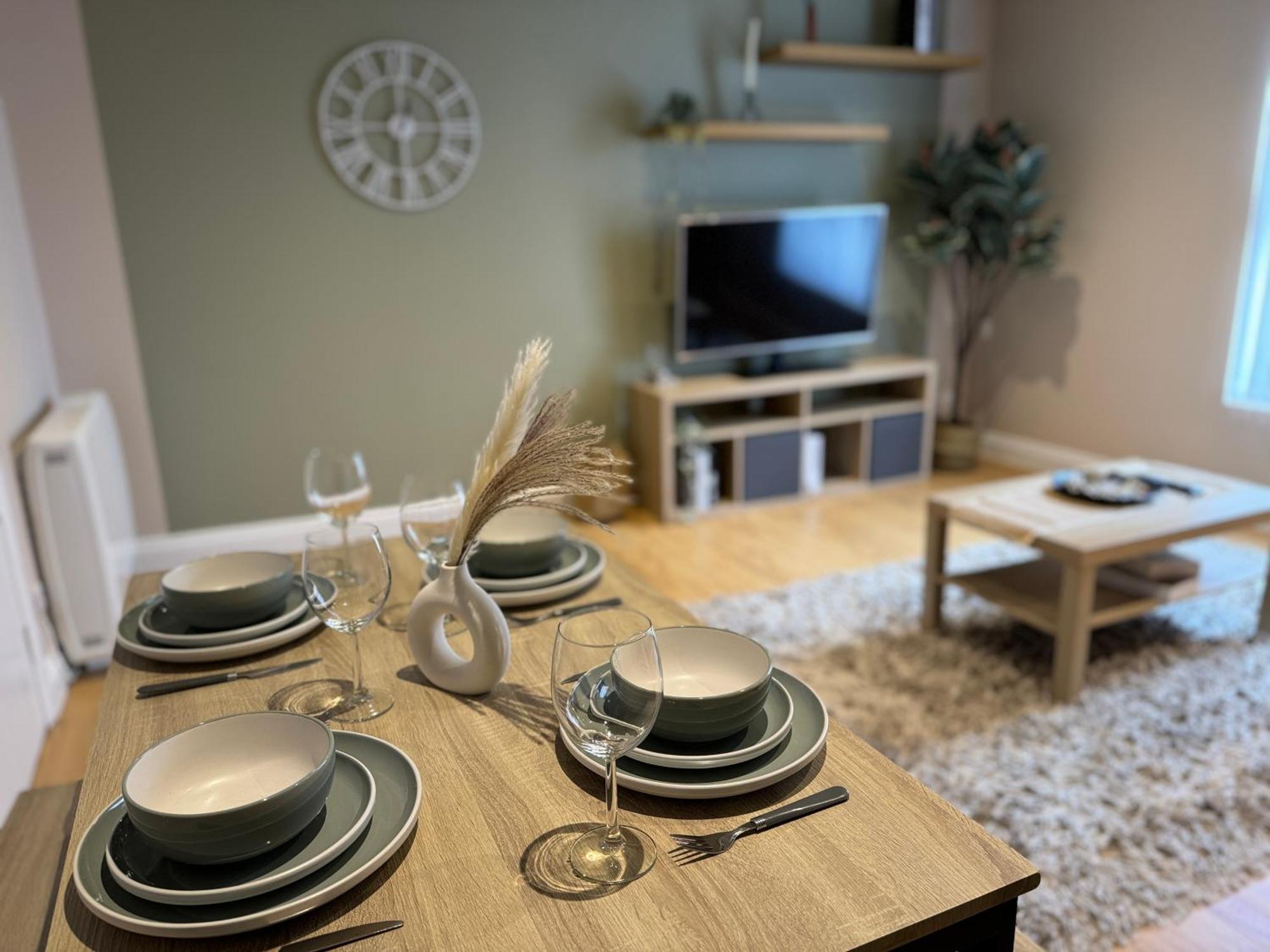 Group Bookings: Up To 30 Guests Across 5 Spacious Flats! Keyless Access Free Wifi & Parking バーミンガム エクステリア 写真
