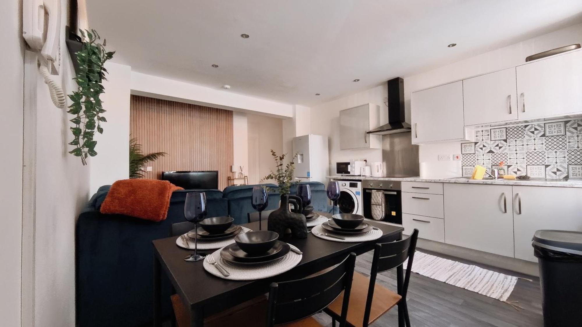 Group Bookings: Up To 30 Guests Across 5 Spacious Flats! Keyless Access Free Wifi & Parking バーミンガム エクステリア 写真
