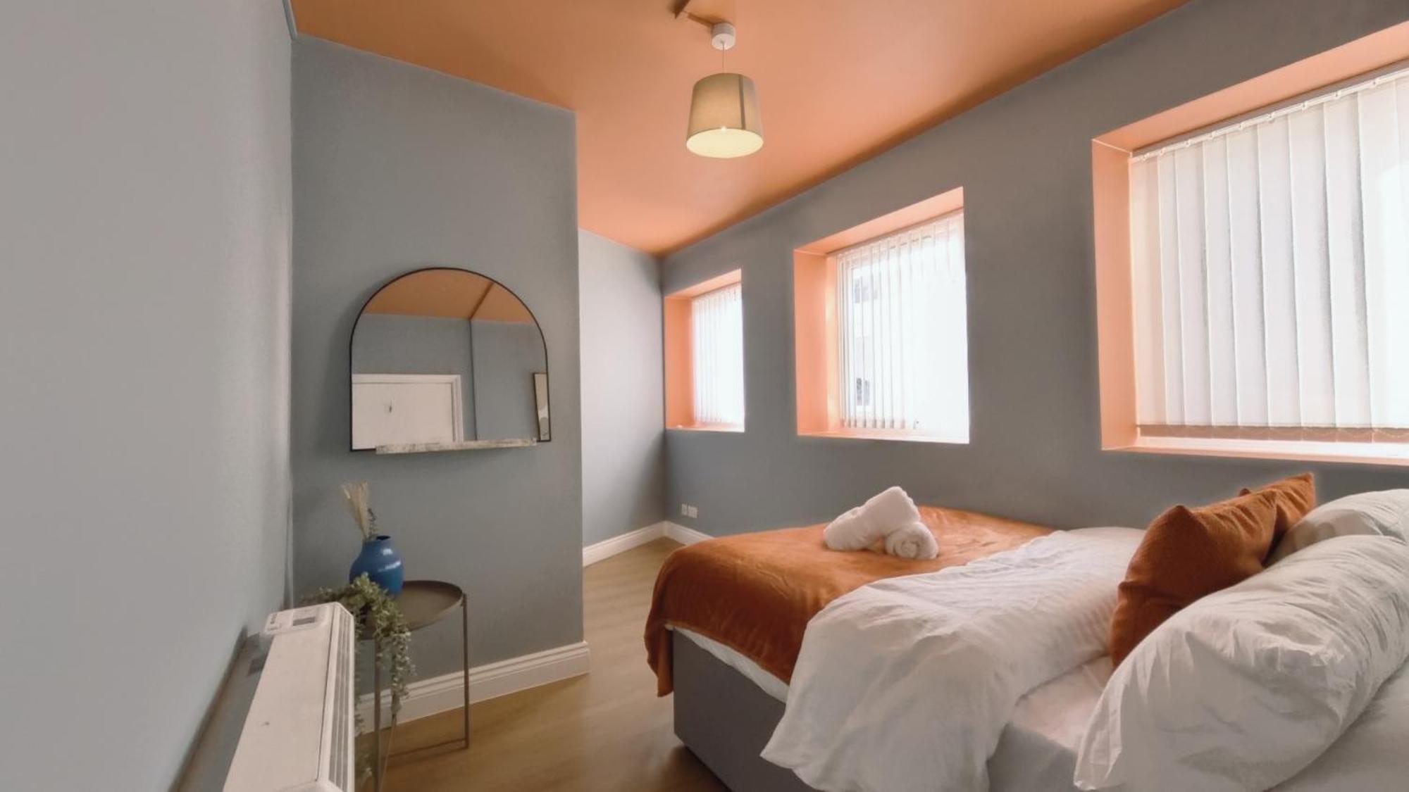 Group Bookings: Up To 30 Guests Across 5 Spacious Flats! Keyless Access Free Wifi & Parking バーミンガム エクステリア 写真