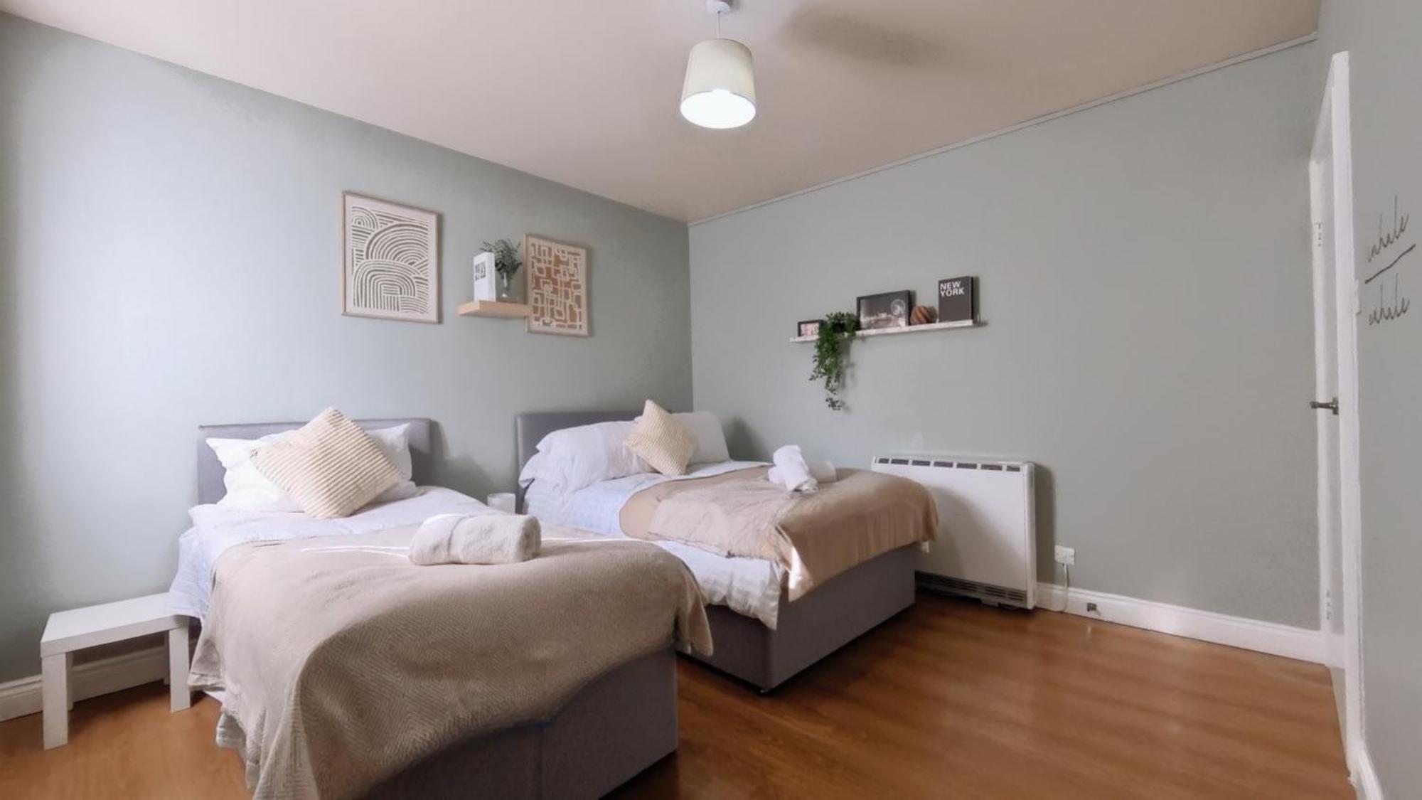 Group Bookings: Up To 30 Guests Across 5 Spacious Flats! Keyless Access Free Wifi & Parking バーミンガム エクステリア 写真